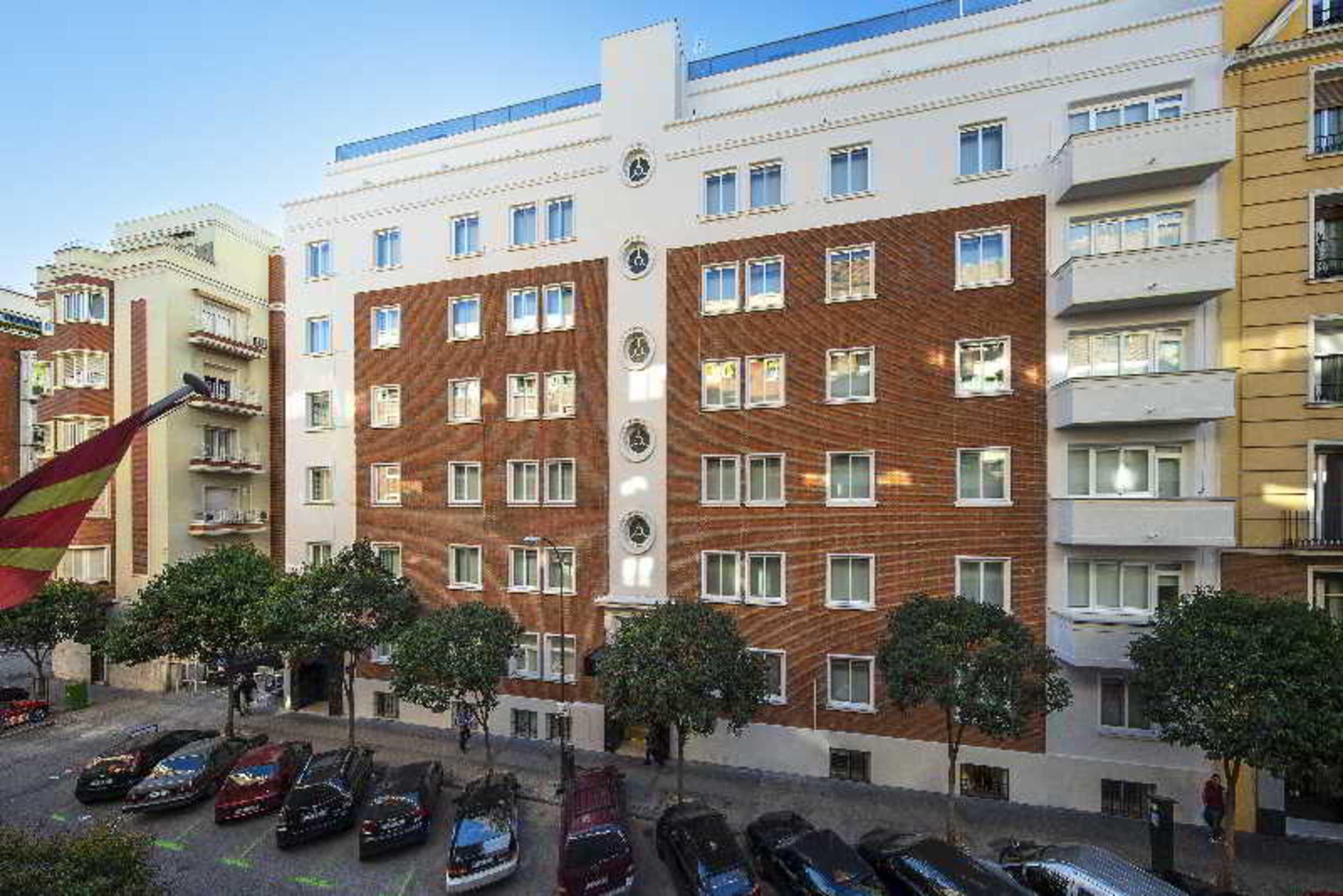 Hotel Neomagna Madrid Exterior foto