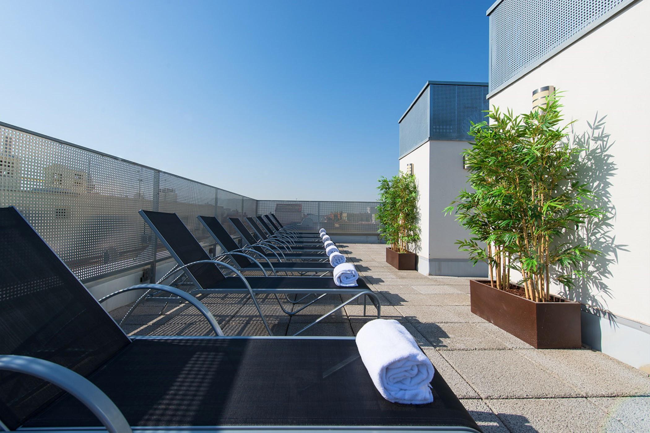Hotel Neomagna Madrid Exterior foto