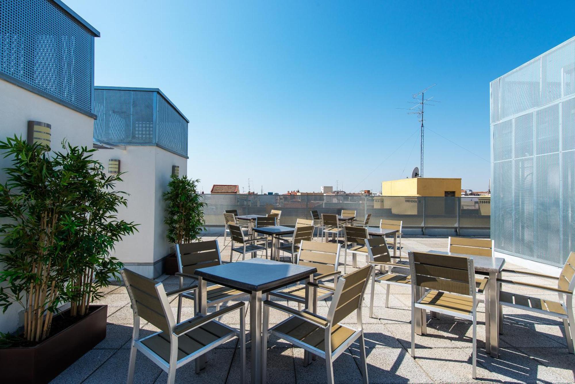 Hotel Neomagna Madrid Exterior foto