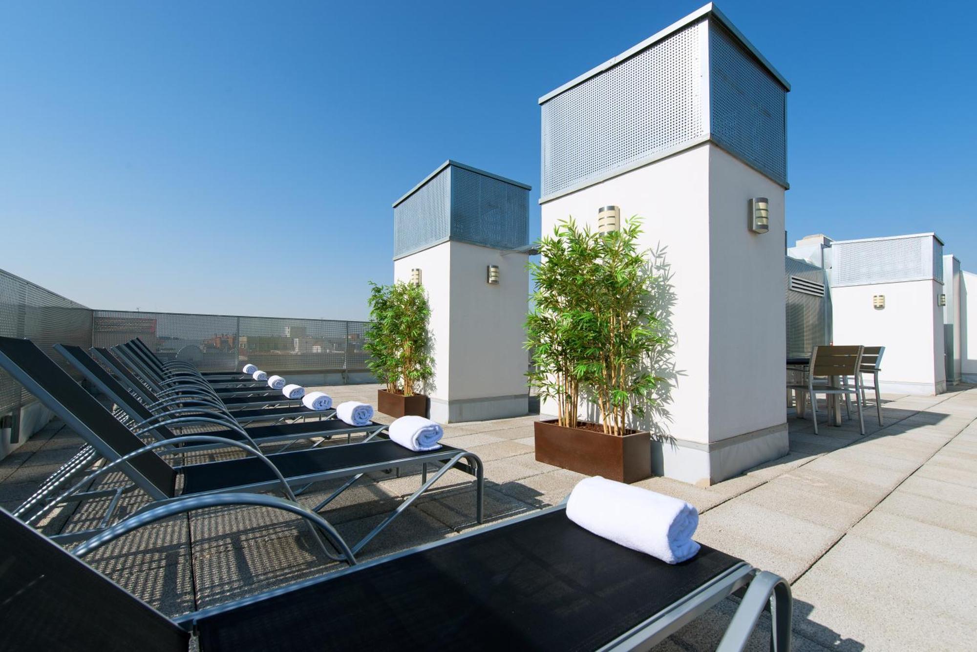 Hotel Neomagna Madrid Exterior foto
