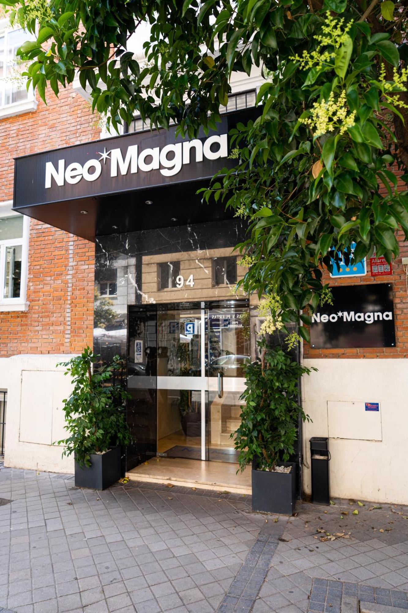 Hotel Neomagna Madrid Exterior foto